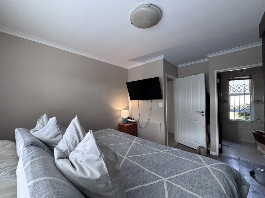 To Let 3 Bedroom Property for Rent in Sunningdale Western Cape